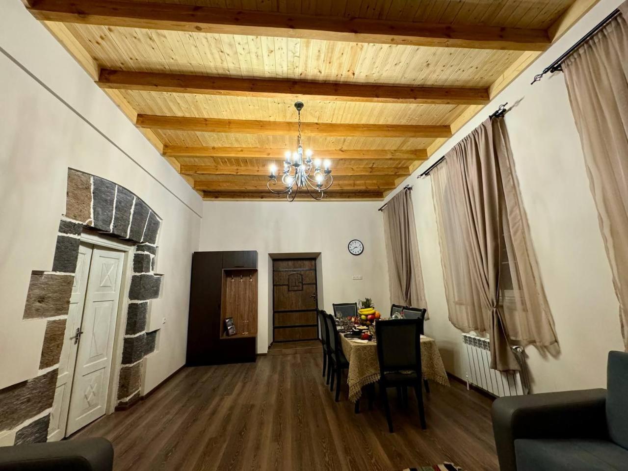 Hakobyan 84 Guest House Gyumri