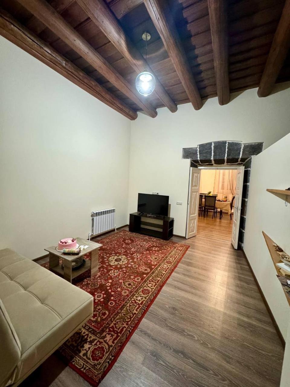 Hakobyan 84 Guest House Gyumri