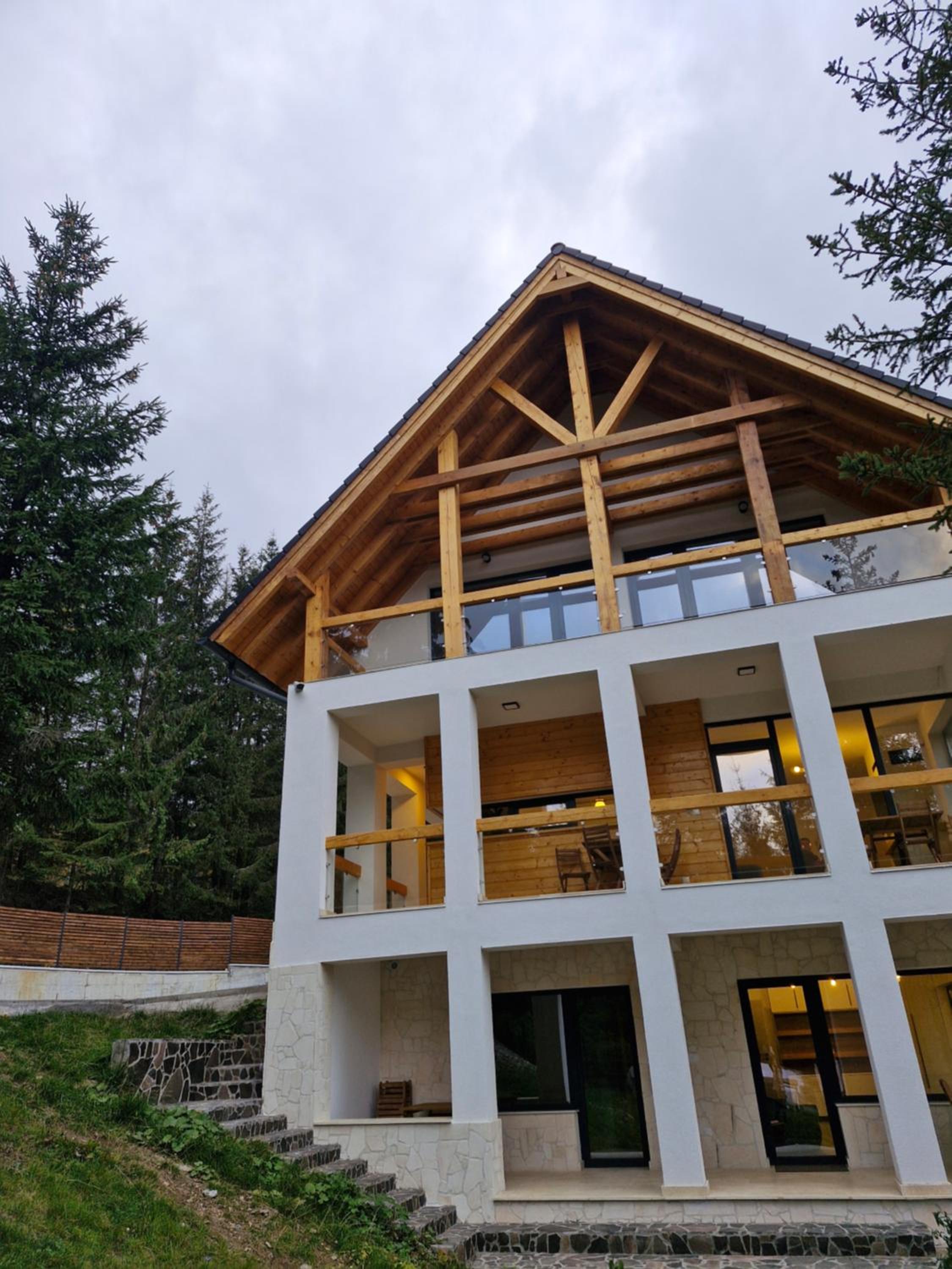 Luna Retreat view 4