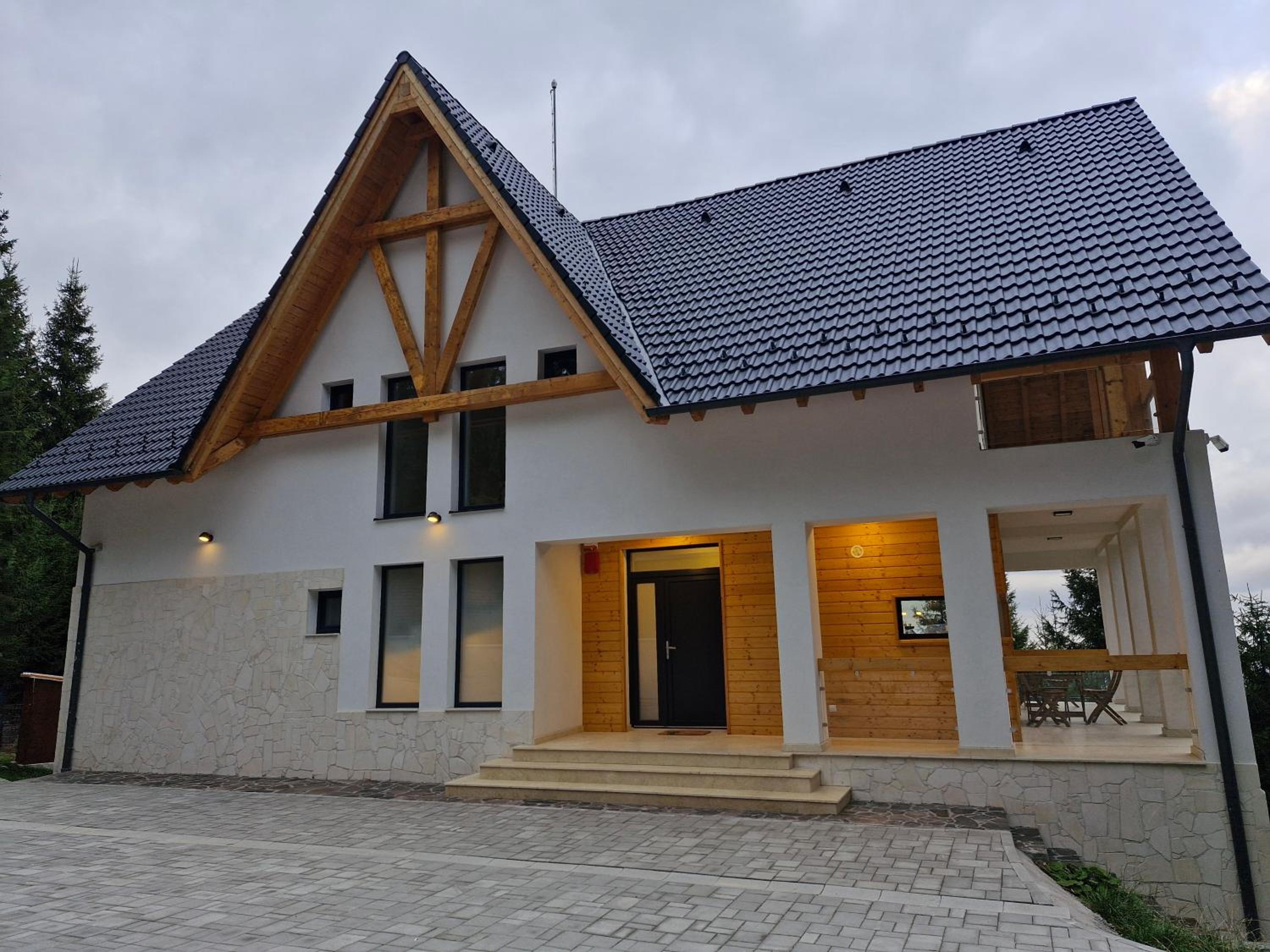 Photo 8