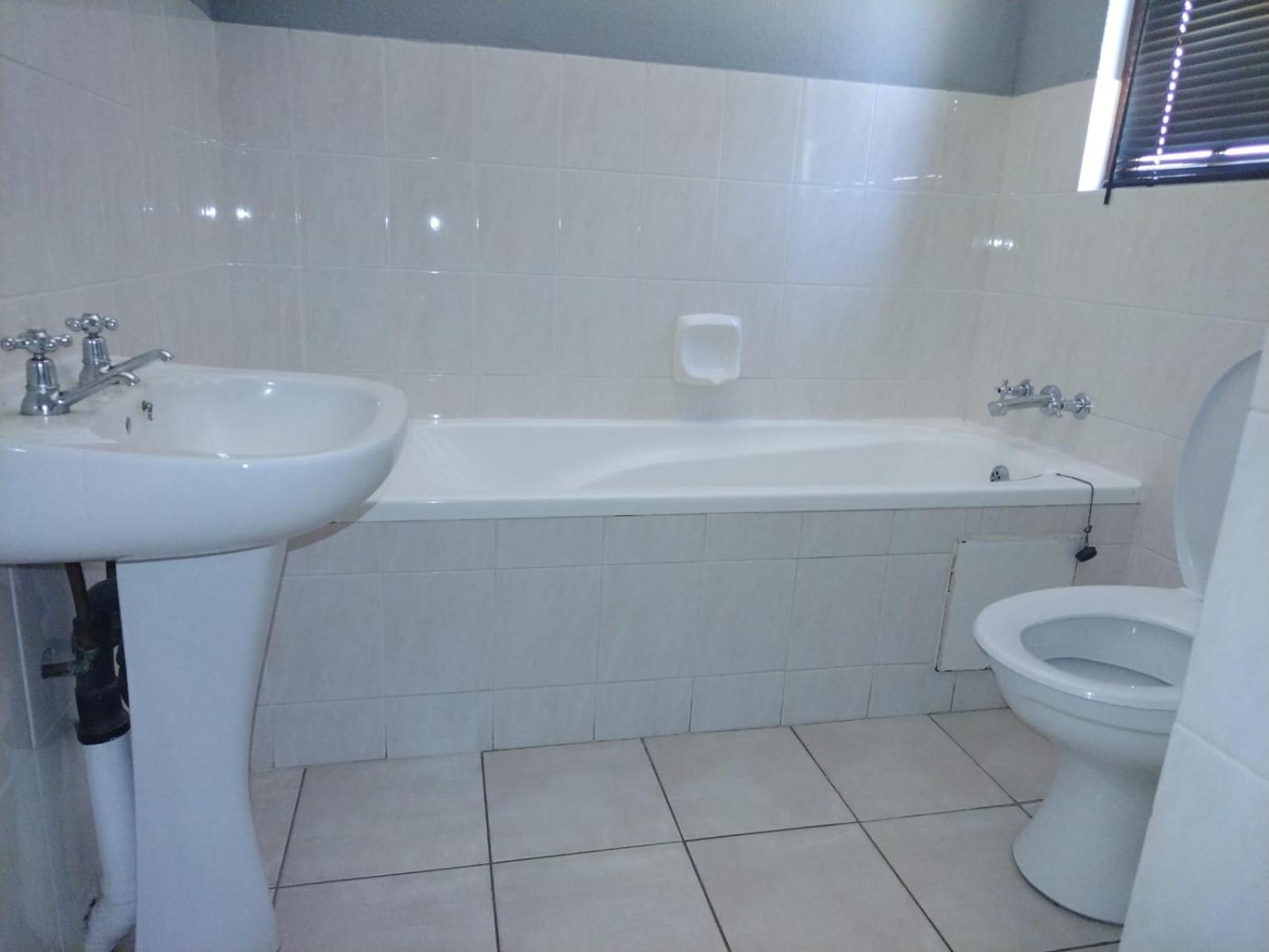 27 Pendleberry Grove, Chris Hani Drive, Bela-Bela view 5