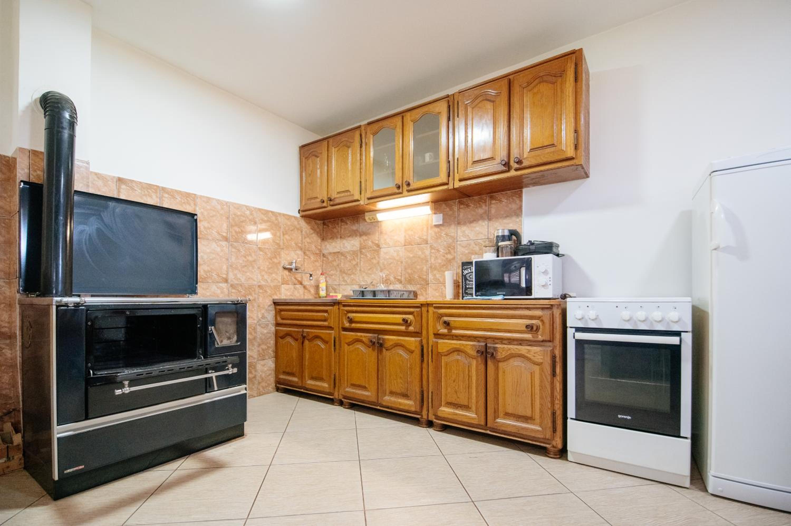 PeSa house-with Jacuzzi,fenced garden & football photo 2