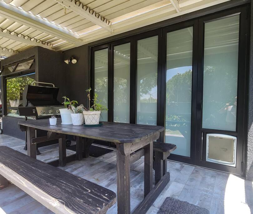 Modern Luxurious Black House Pet Friendly view 2