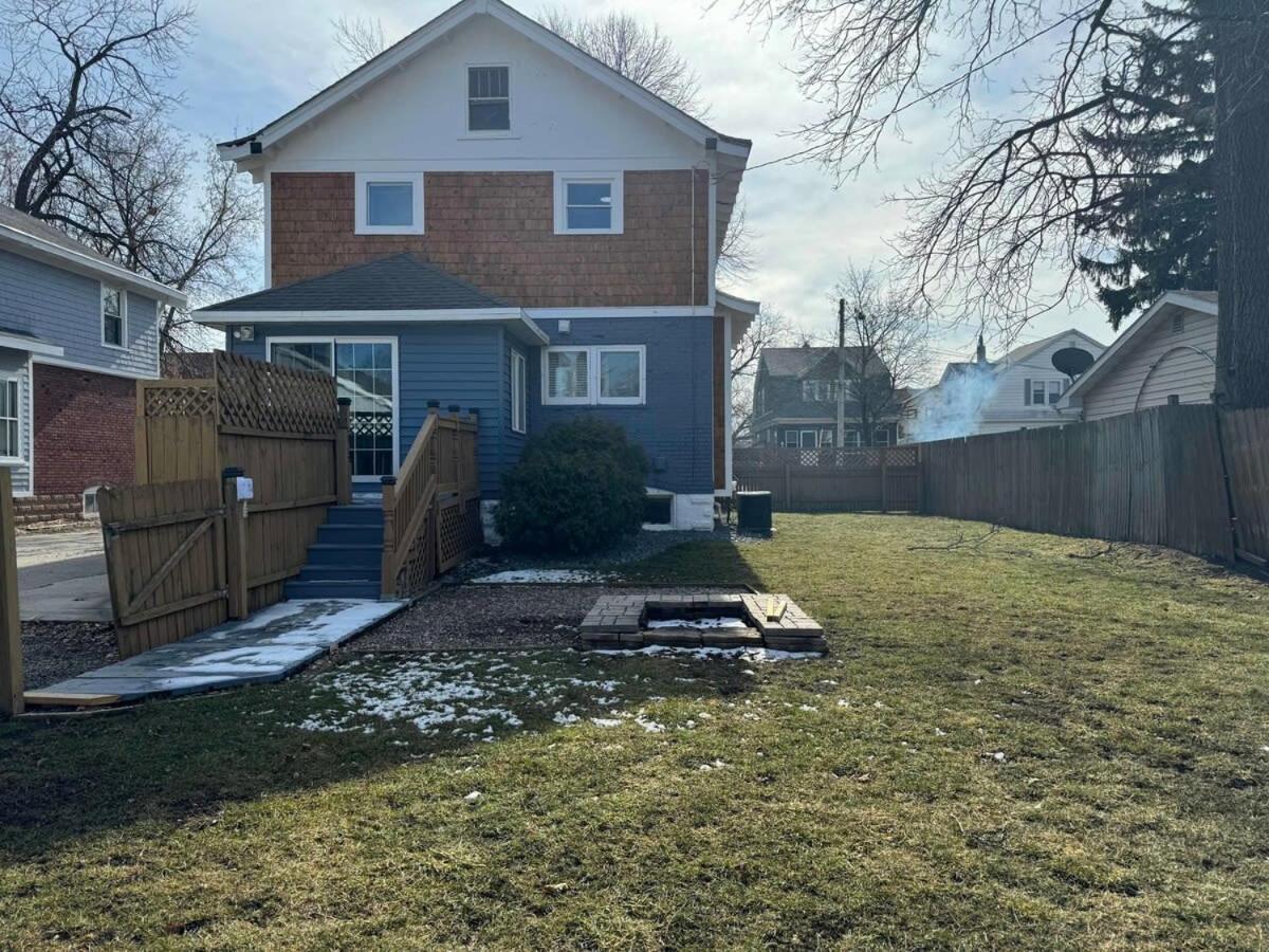 Beautiful Bungalow on Baldwin - 3 bed 2 bath view 2