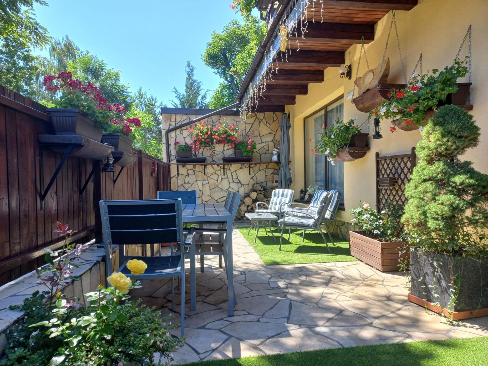 Edelweiss Cozy Lodge view 2