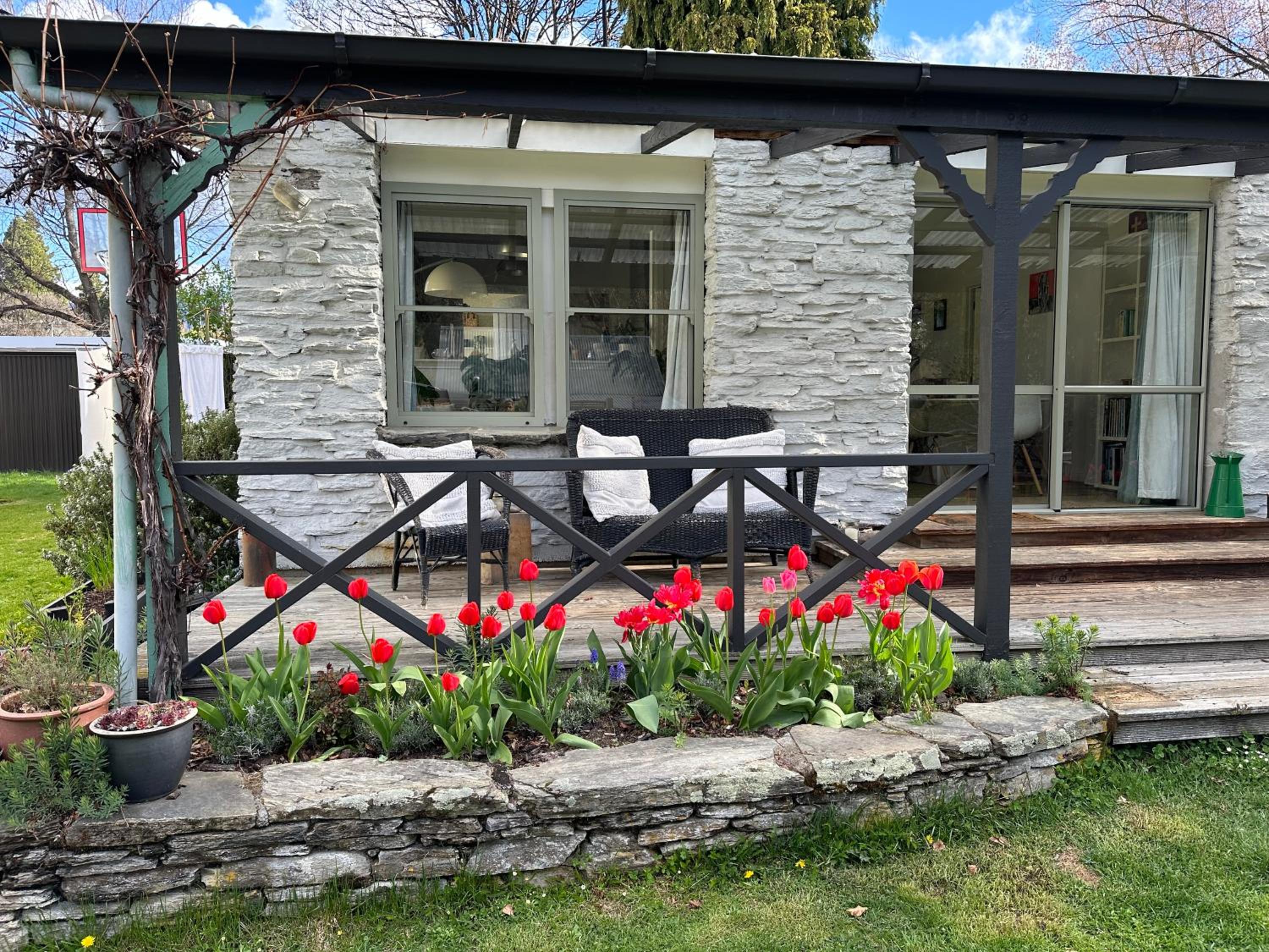 Central Arrowtown Cottage view 5