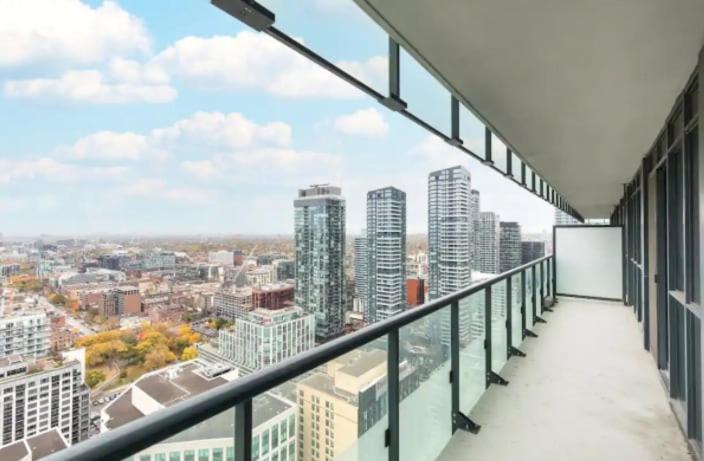 Suite by CN Tower Scotia Arena & Parking