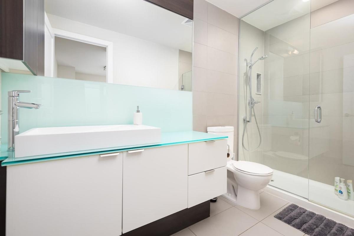Suite by CN Tower Scotia Arena & Parking