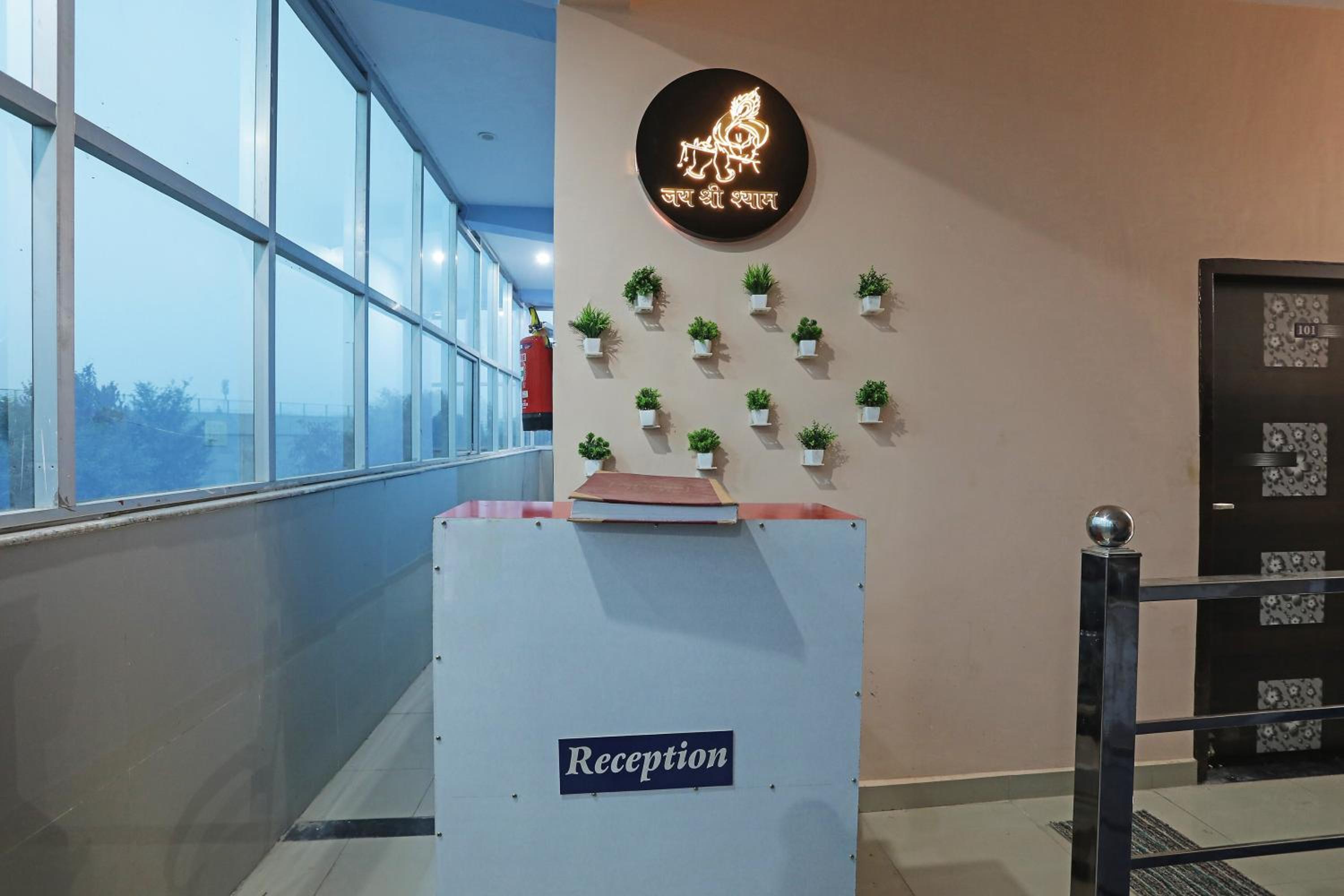 Lobby & Reception