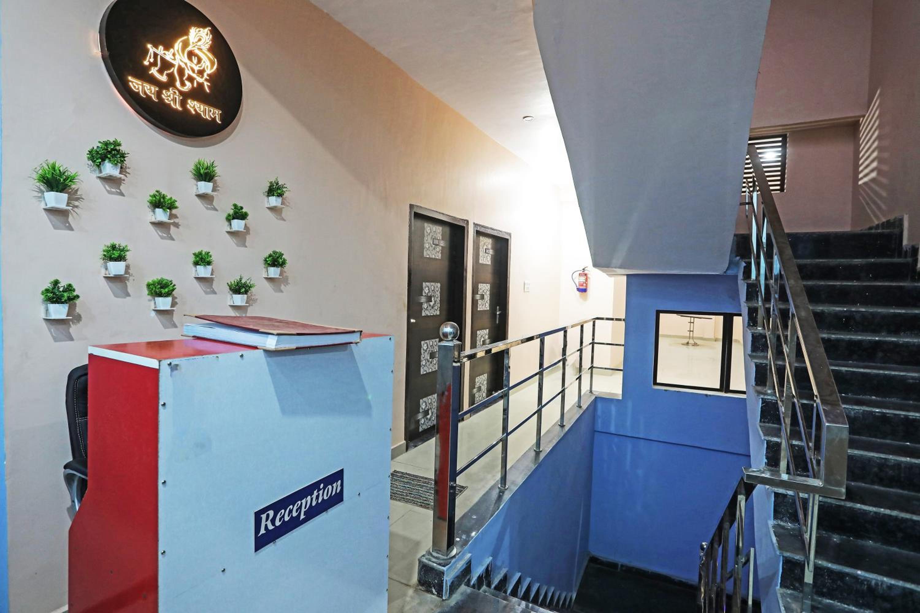 Lobby & Reception