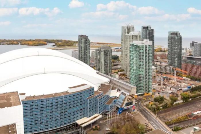 Suite by CN Tower Scotia Arena & Parking