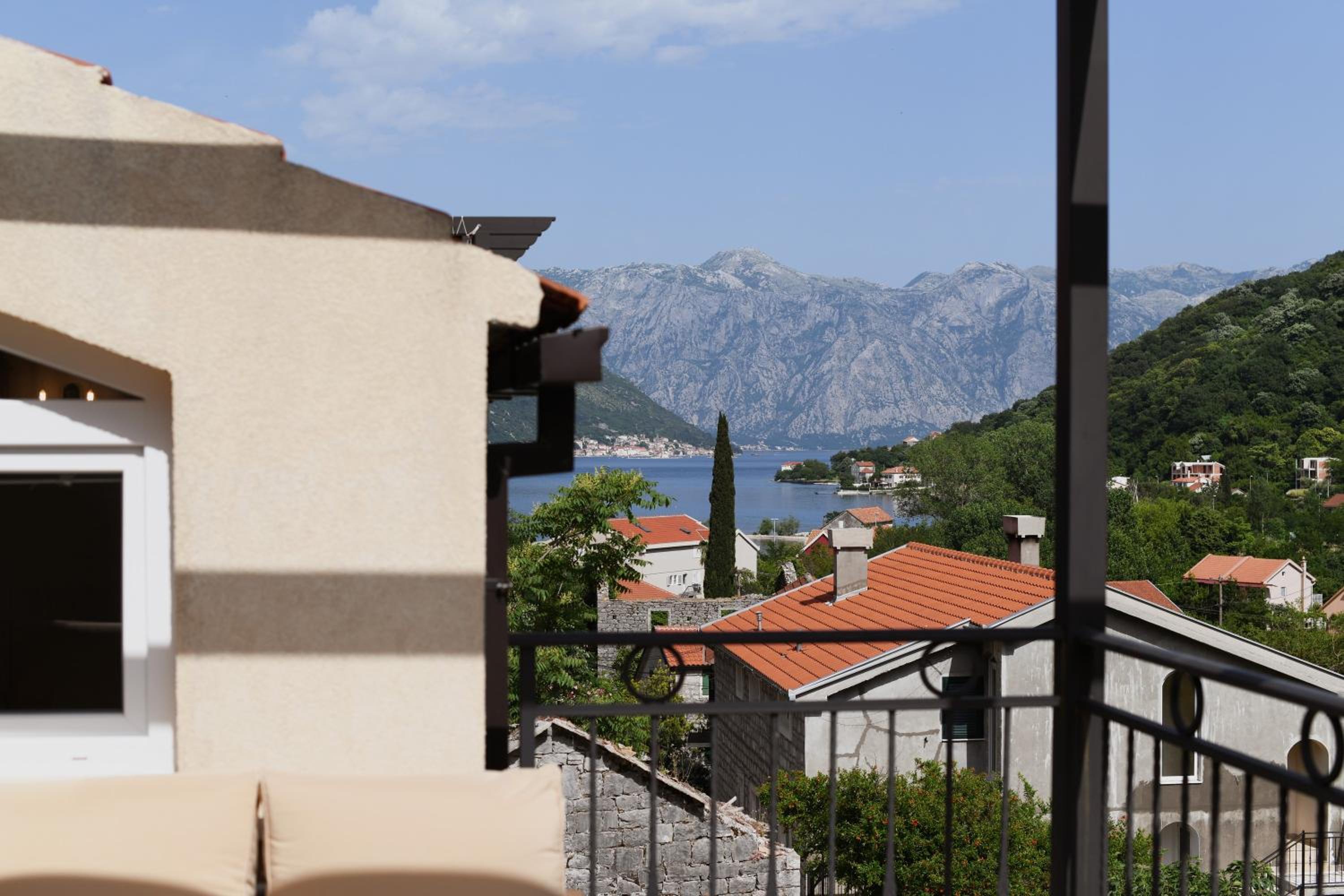 Stone house Morinj view 2
