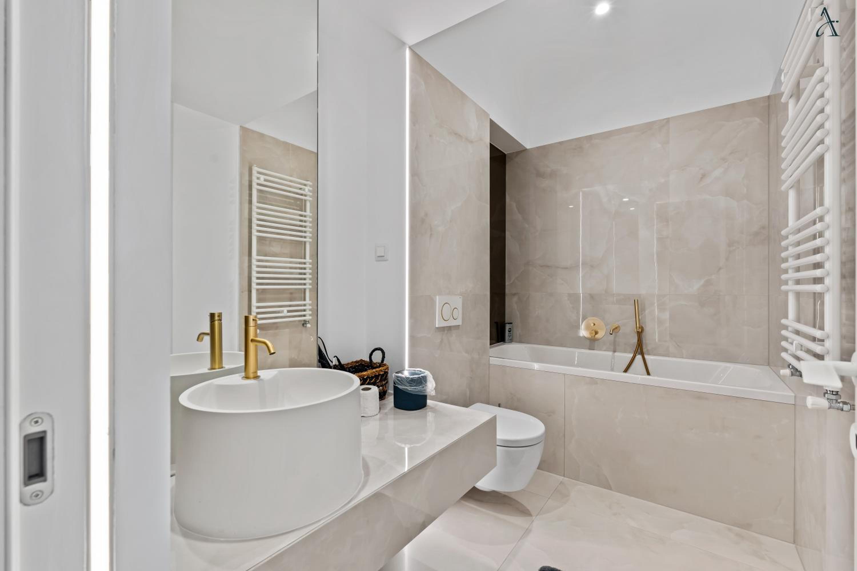 Cozy & Modern Studio in Cortina Pipera view 4