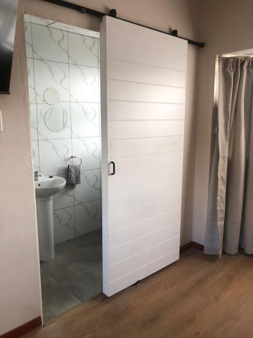 Entire Spacious Guest suite in Cape Town view 4