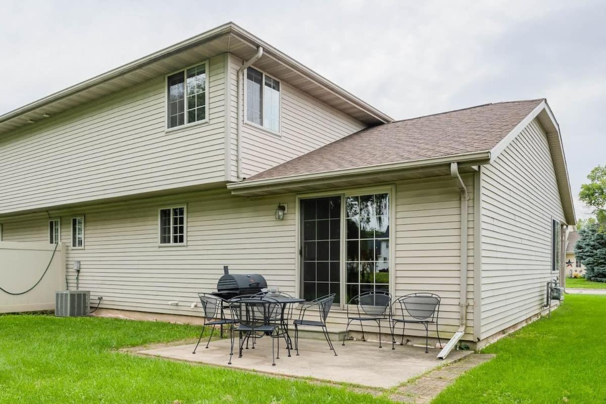 -Modern Townhouse -A Short Drive to the Draft view 3