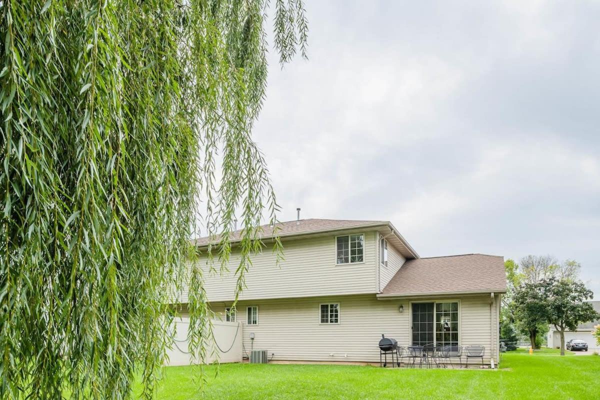 -Modern Townhouse -A Short Drive to the Draft view 4