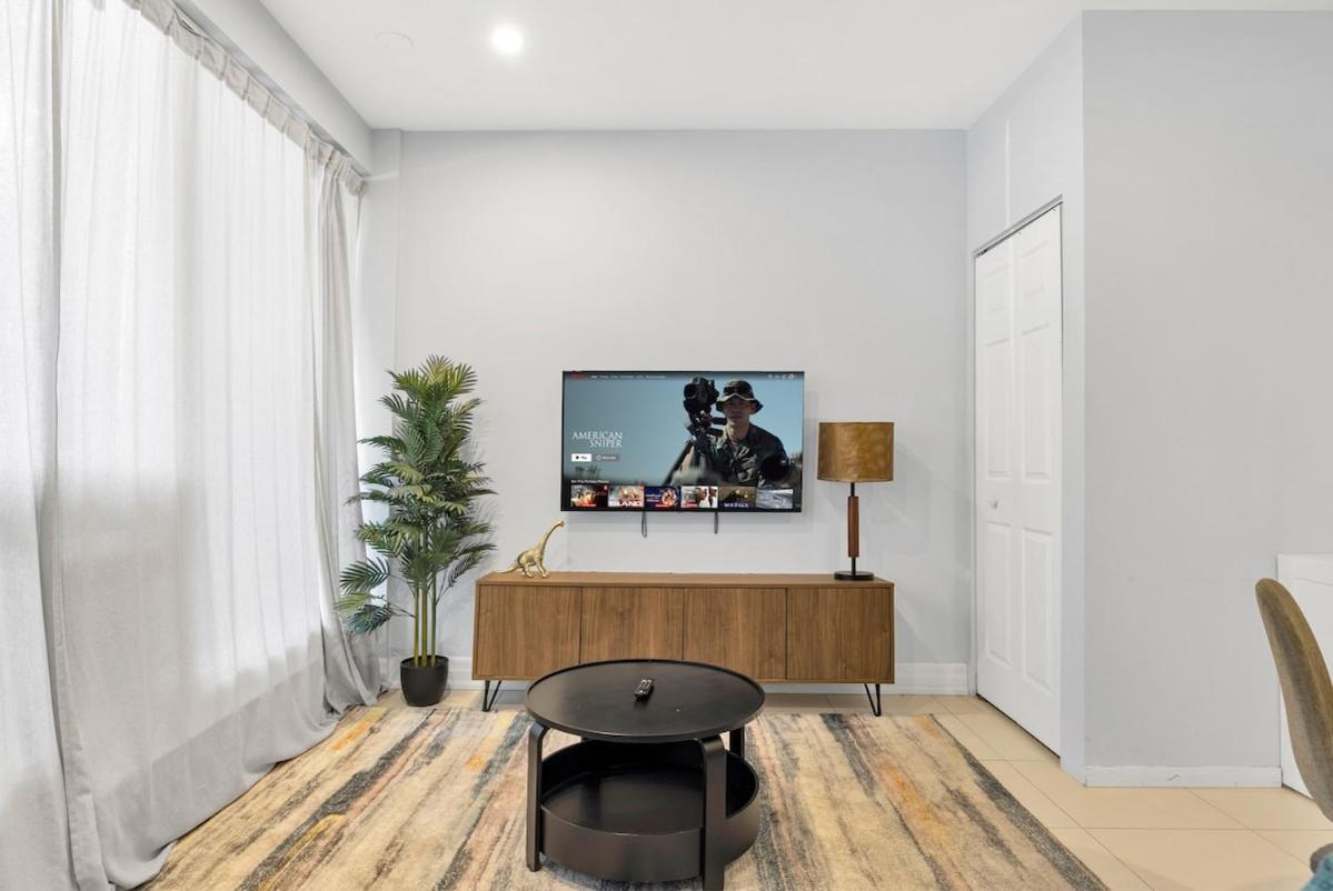 Queen St Stay Boutique and Cafe Paradise