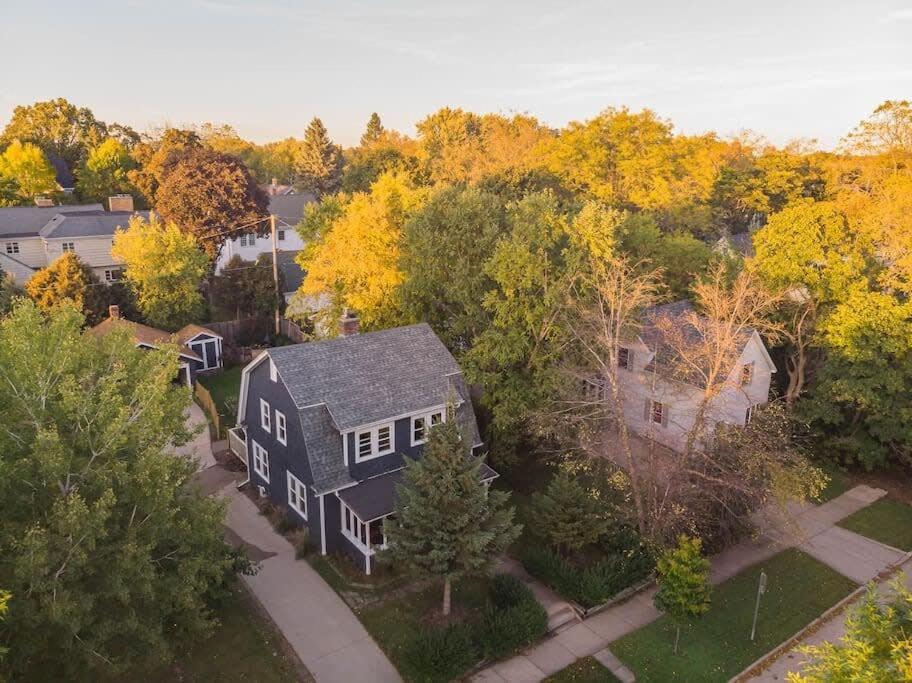 -Downtown Luxury at Lawrence view 4
