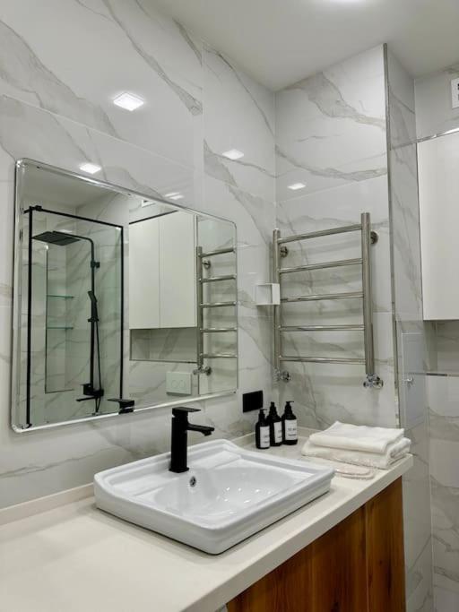 Stylish 2-room Apartment in Tashkent view 2