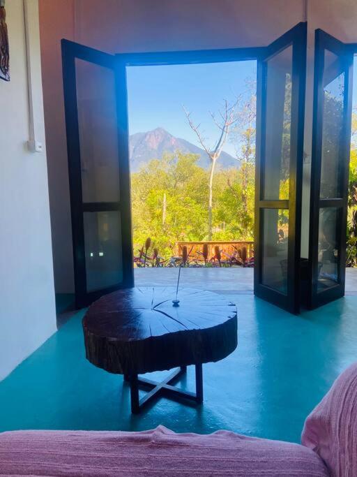 Linda Casa com piscina exclusiva e vista para a Serra do Mar