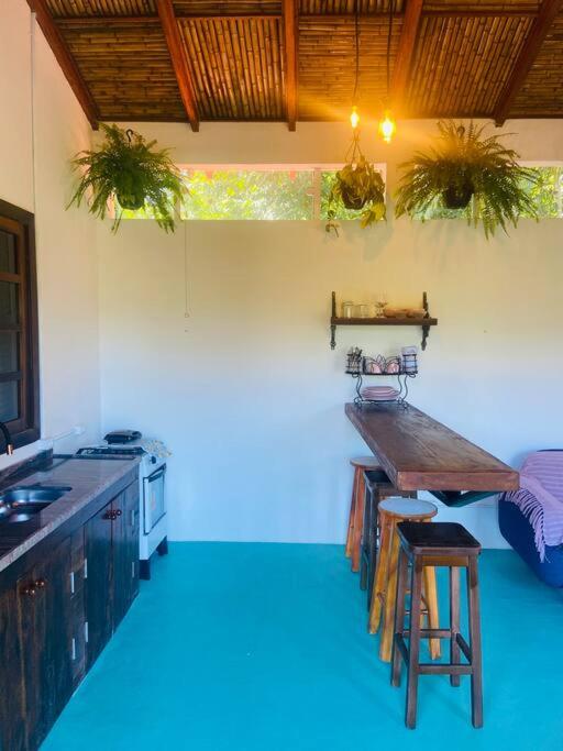 Linda Casa com piscina exclusiva e vista para a Serra do Mar