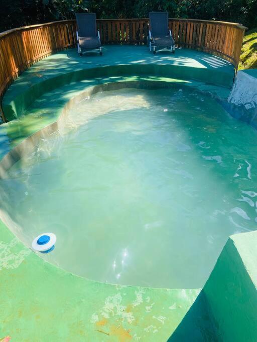 Linda Casa com piscina exclusiva e vista para a Serra do Mar