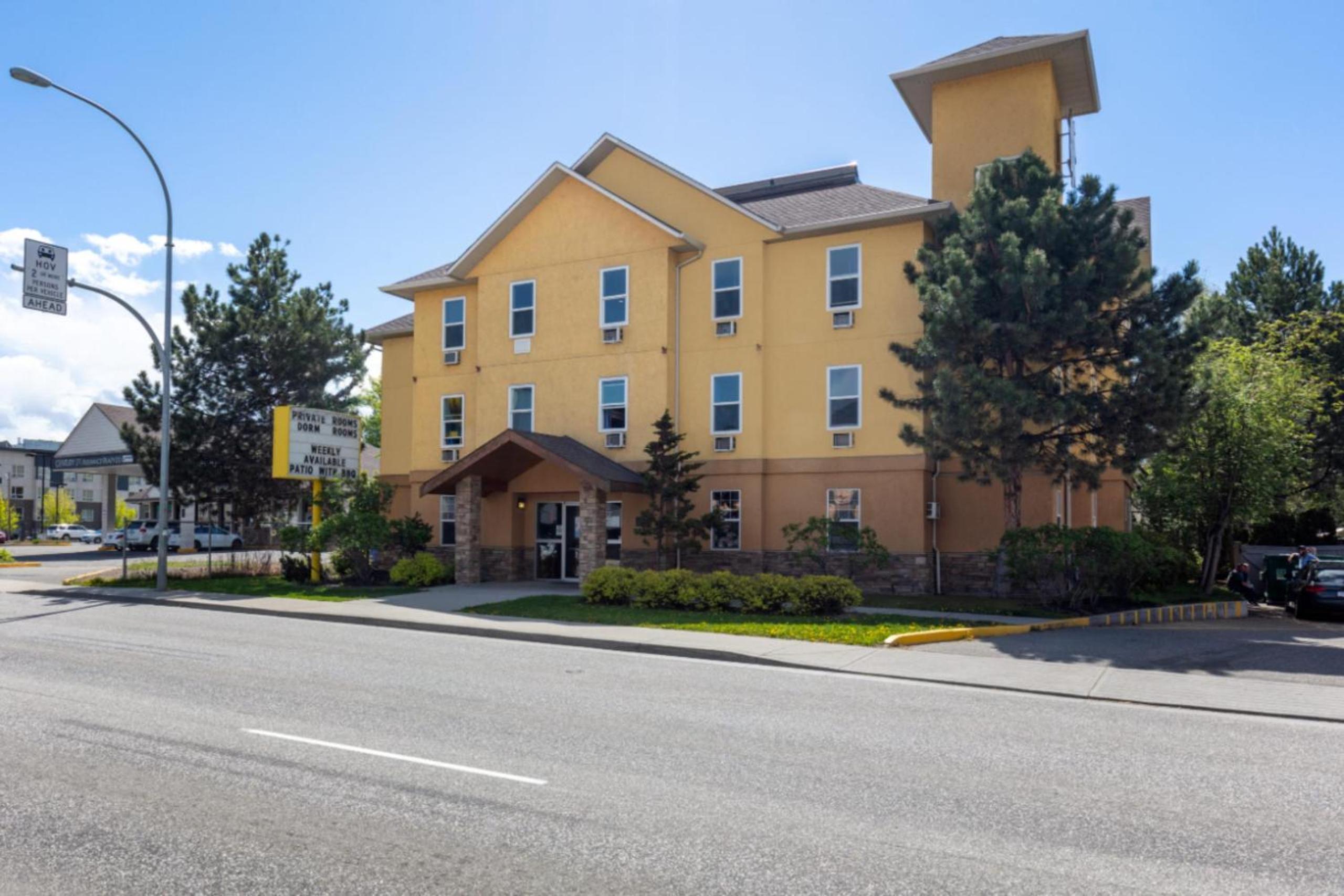 HI Kelowna Hostel