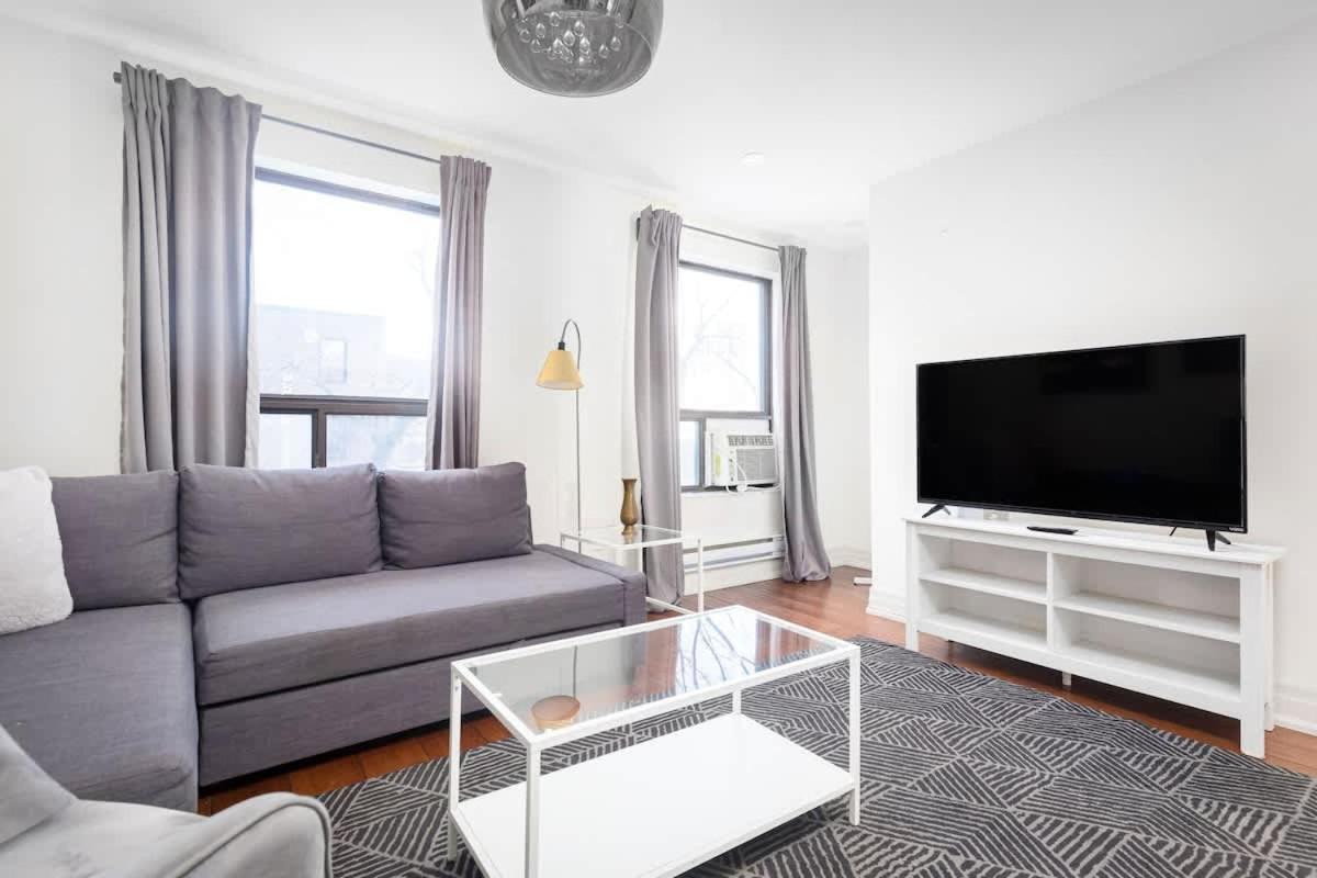 Queen West Home Steps to Best Shops & Cafes