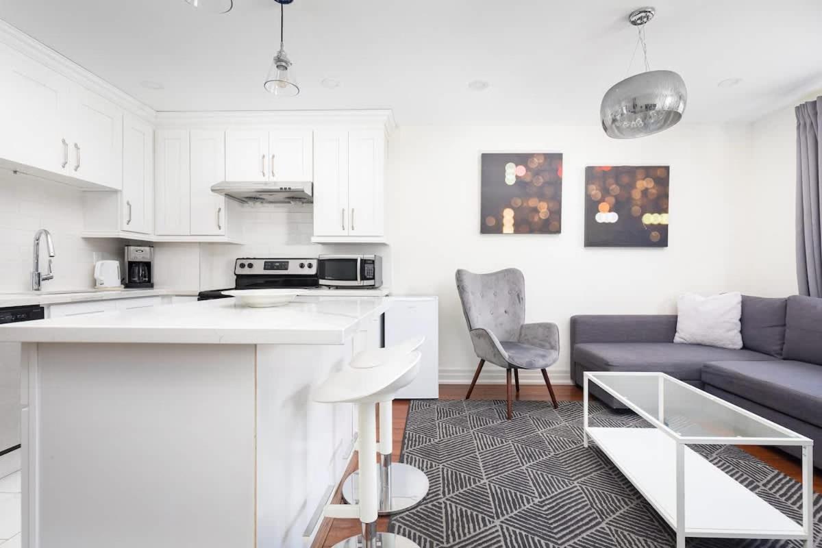 Queen West Home Steps to Best Shops & Cafes