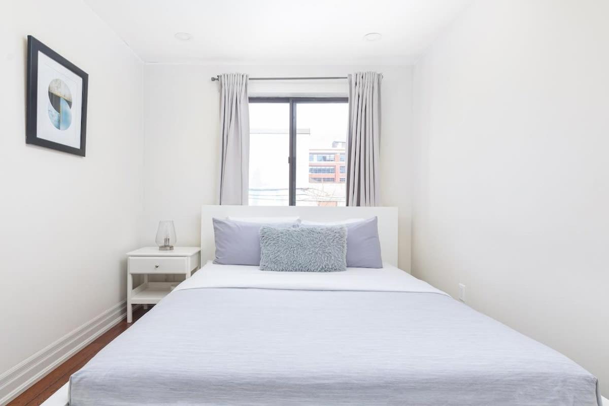 Queen West Home Steps to Best Shops & Cafes