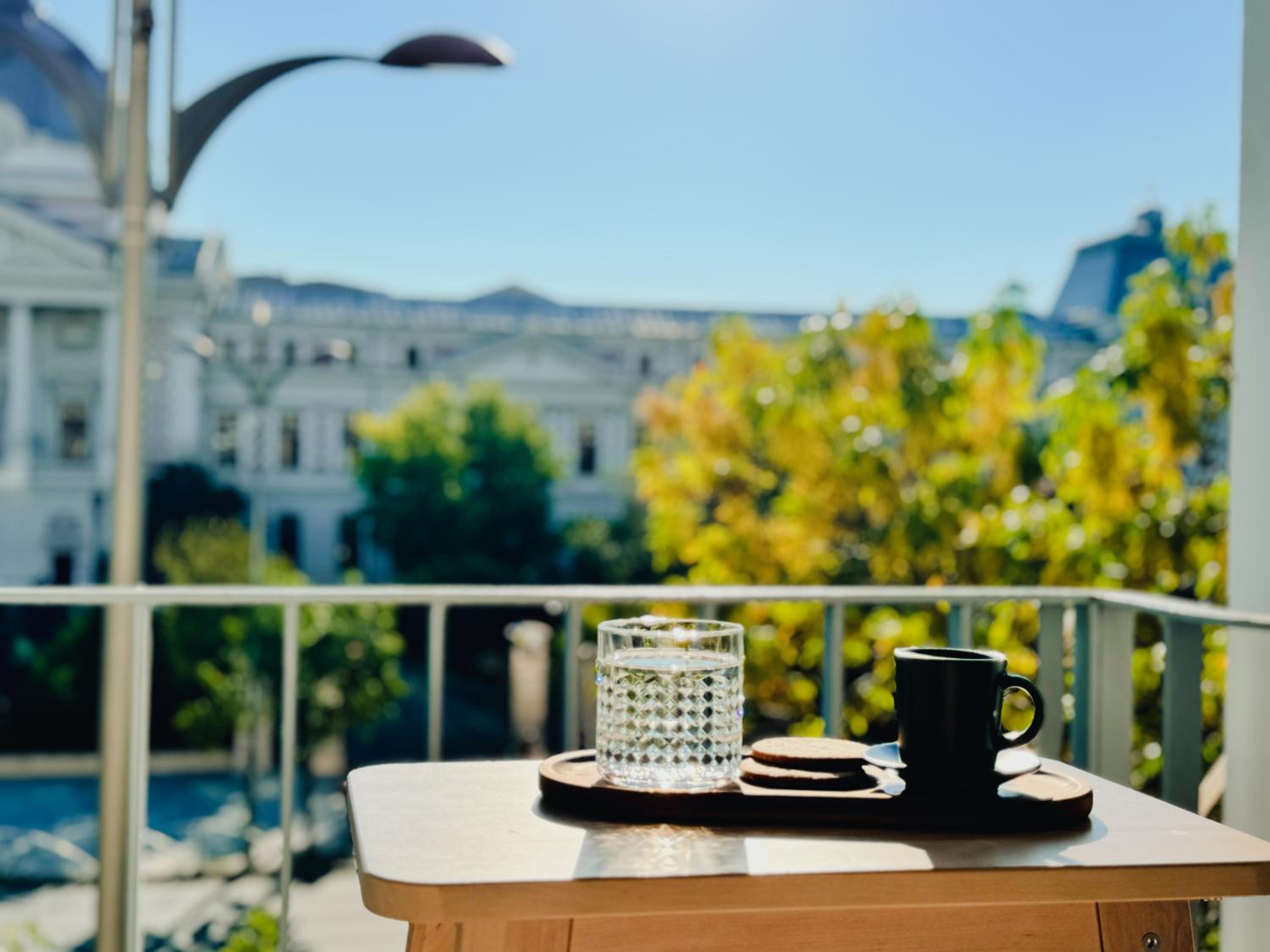 Chic Urbana: 140sqm 5-Bedroom Downtown Gem