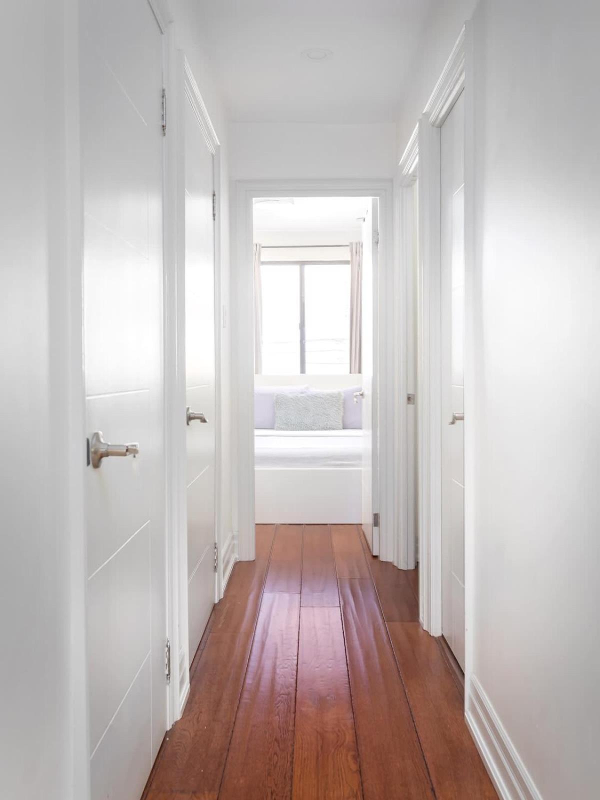 Queen West Home Steps to Best Shops & Cafes