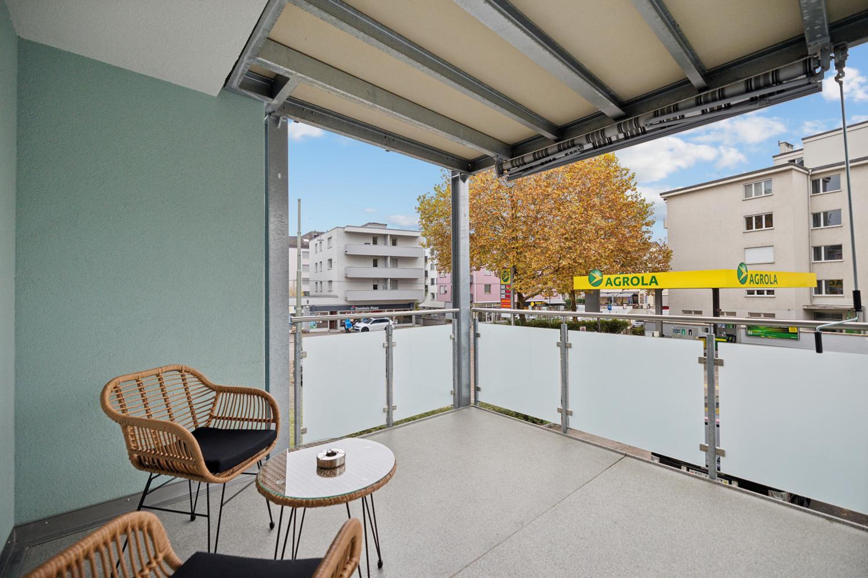 Pearlstay - City Center Workplace Balcony Washer