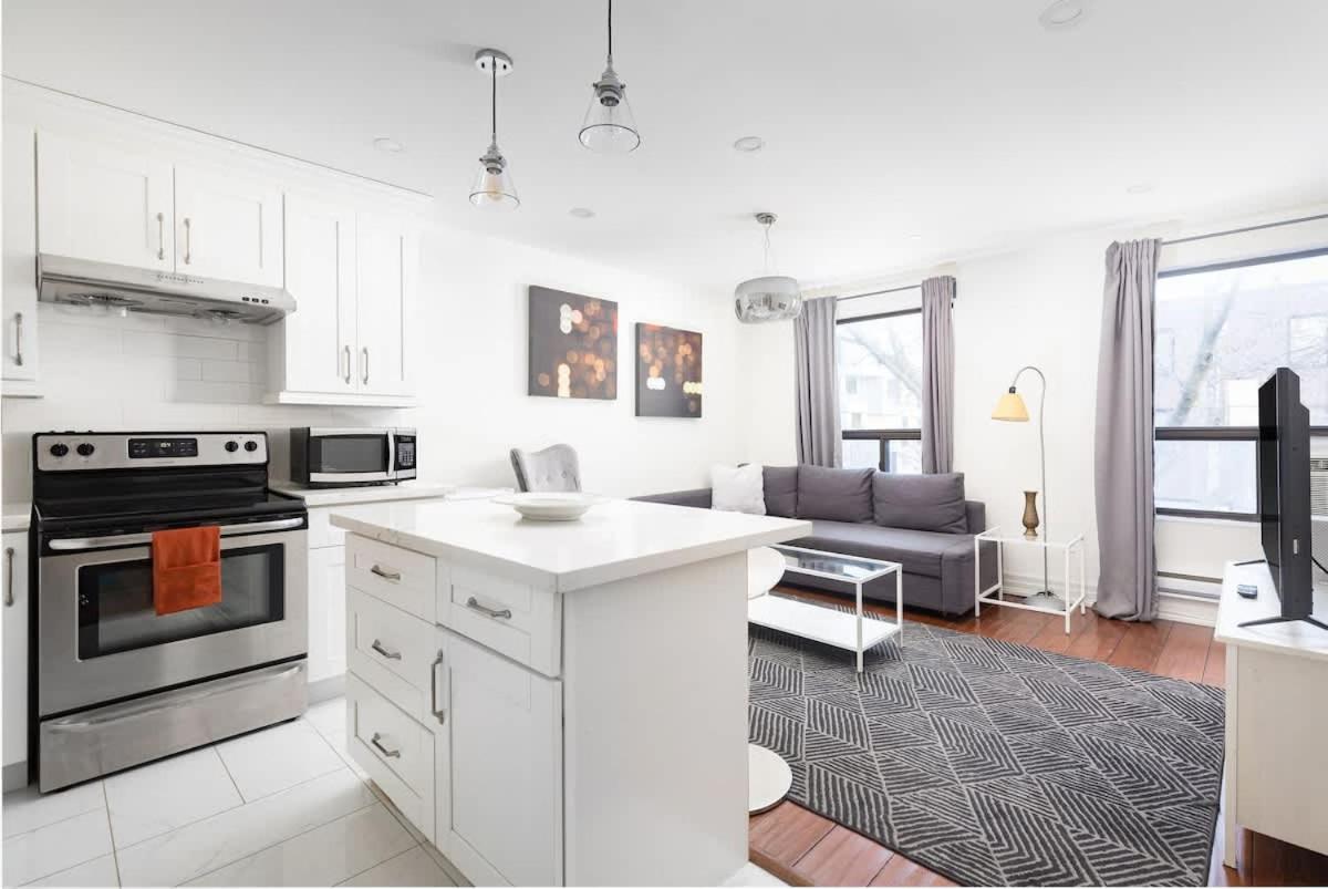 Queen West Home Steps to Best Shops & Cafes