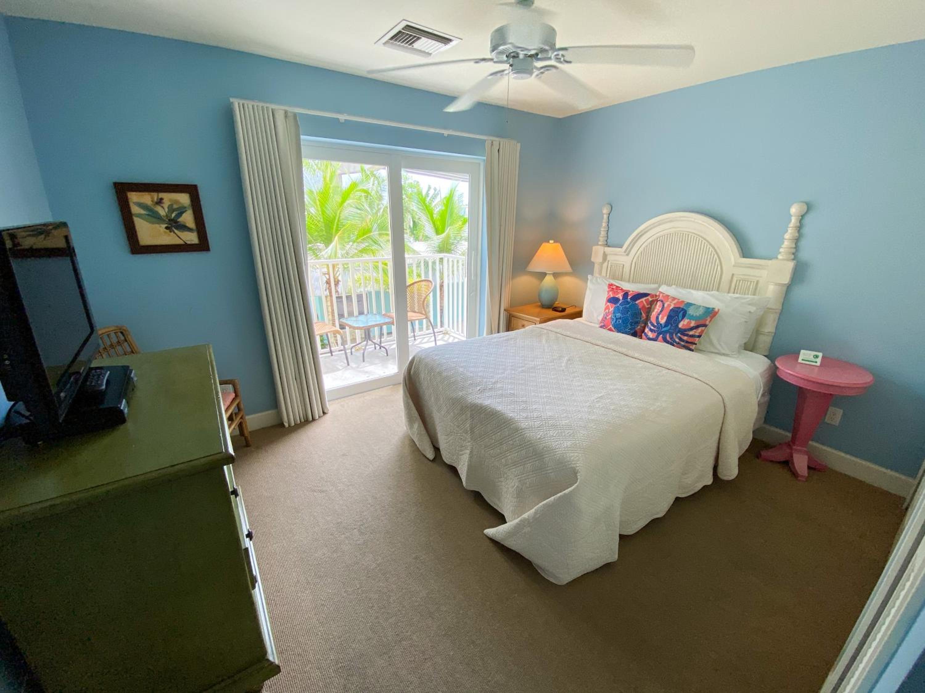1BR Condo: Pool, Balcony, Steps from Times Square view 5