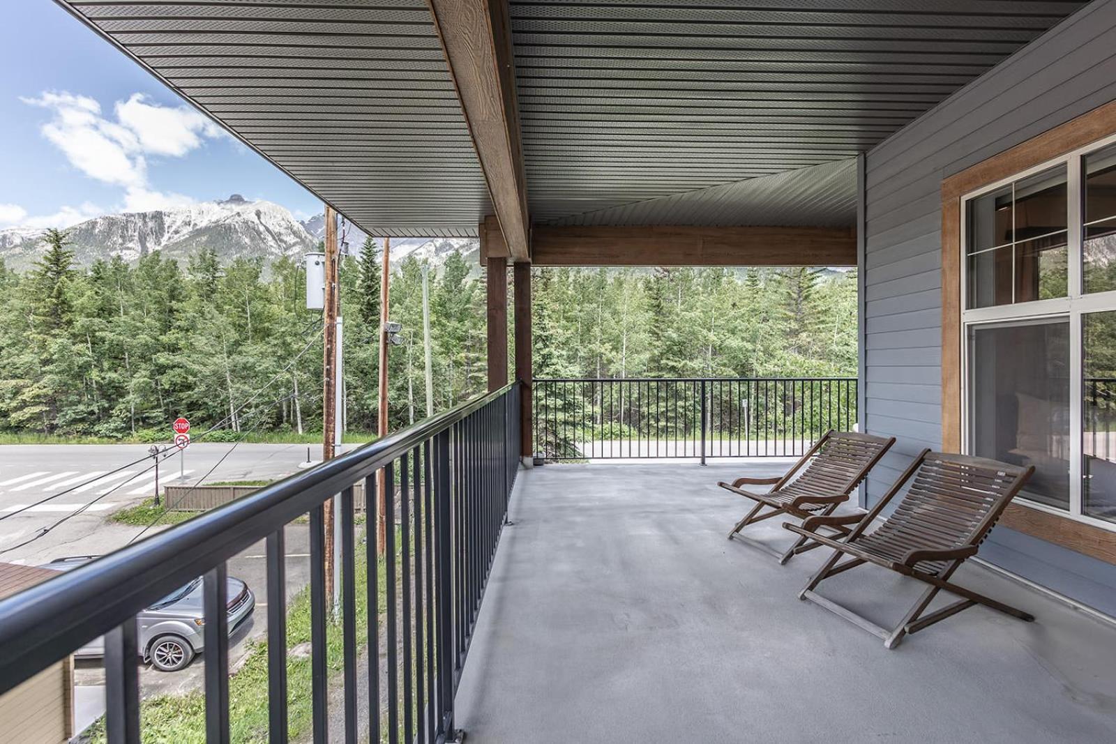 1 Bd corner unit stunning views wrap around deck