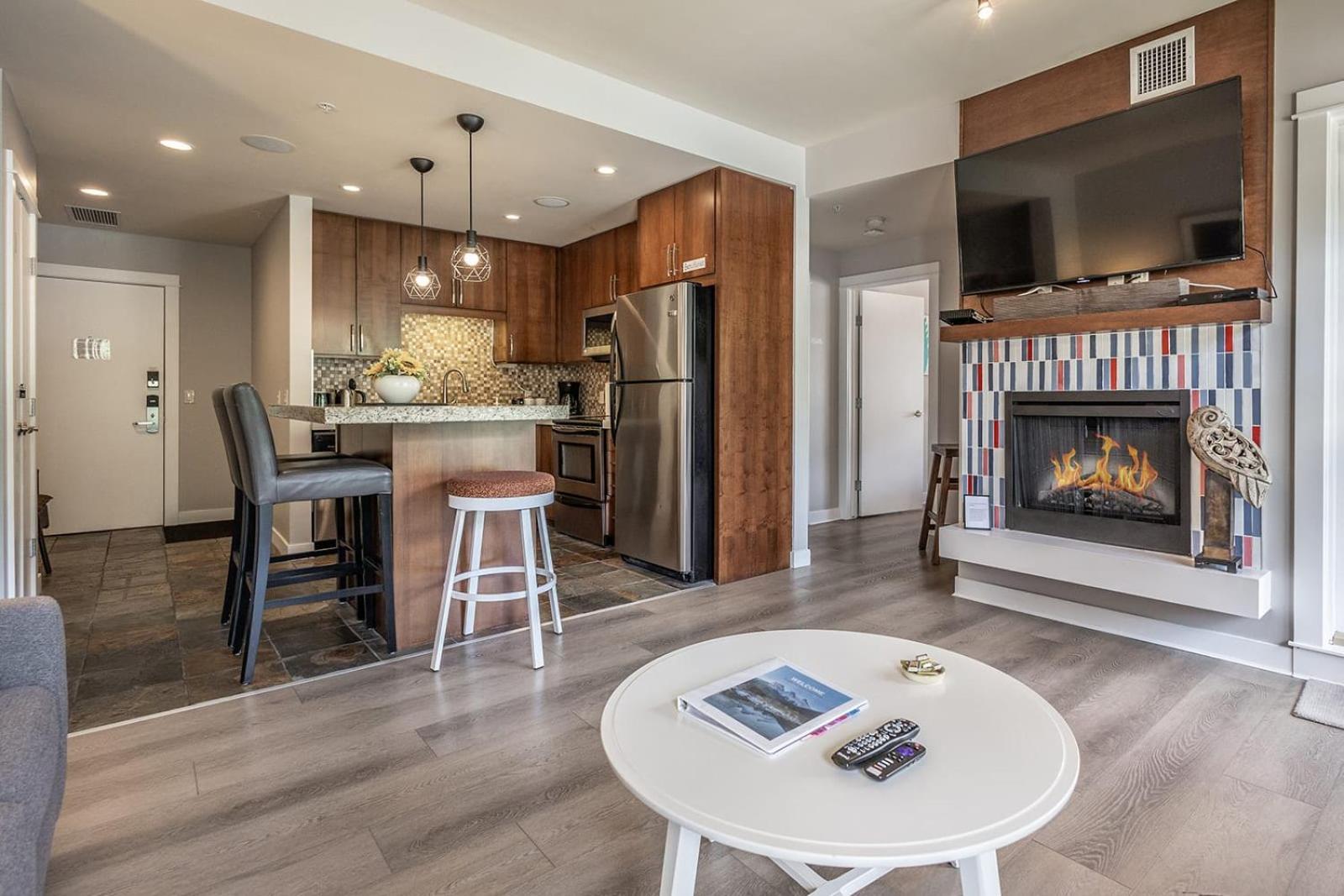 1 Bd corner unit stunning views wrap around deck