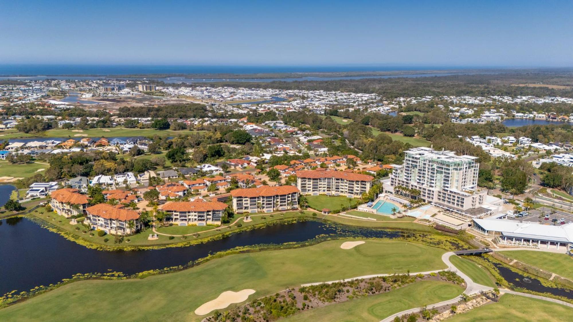 Golfer's Paradise - Pelican Waters