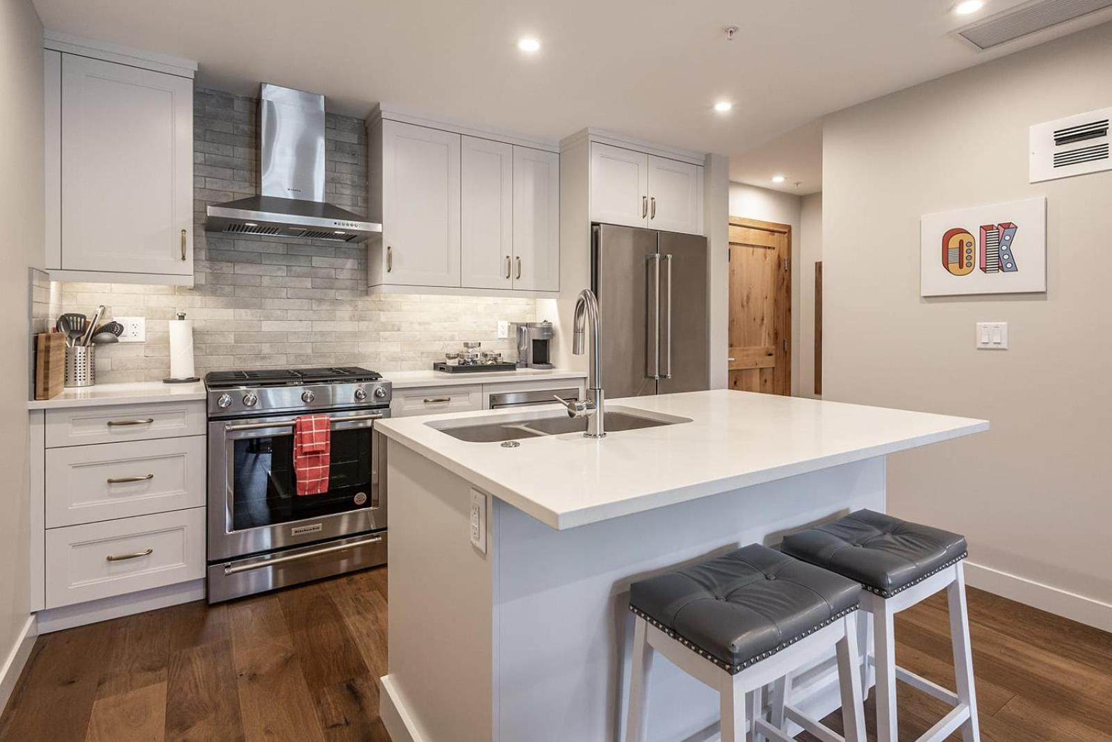 New 1Bd Luxe King Suite with Superb Mtn View