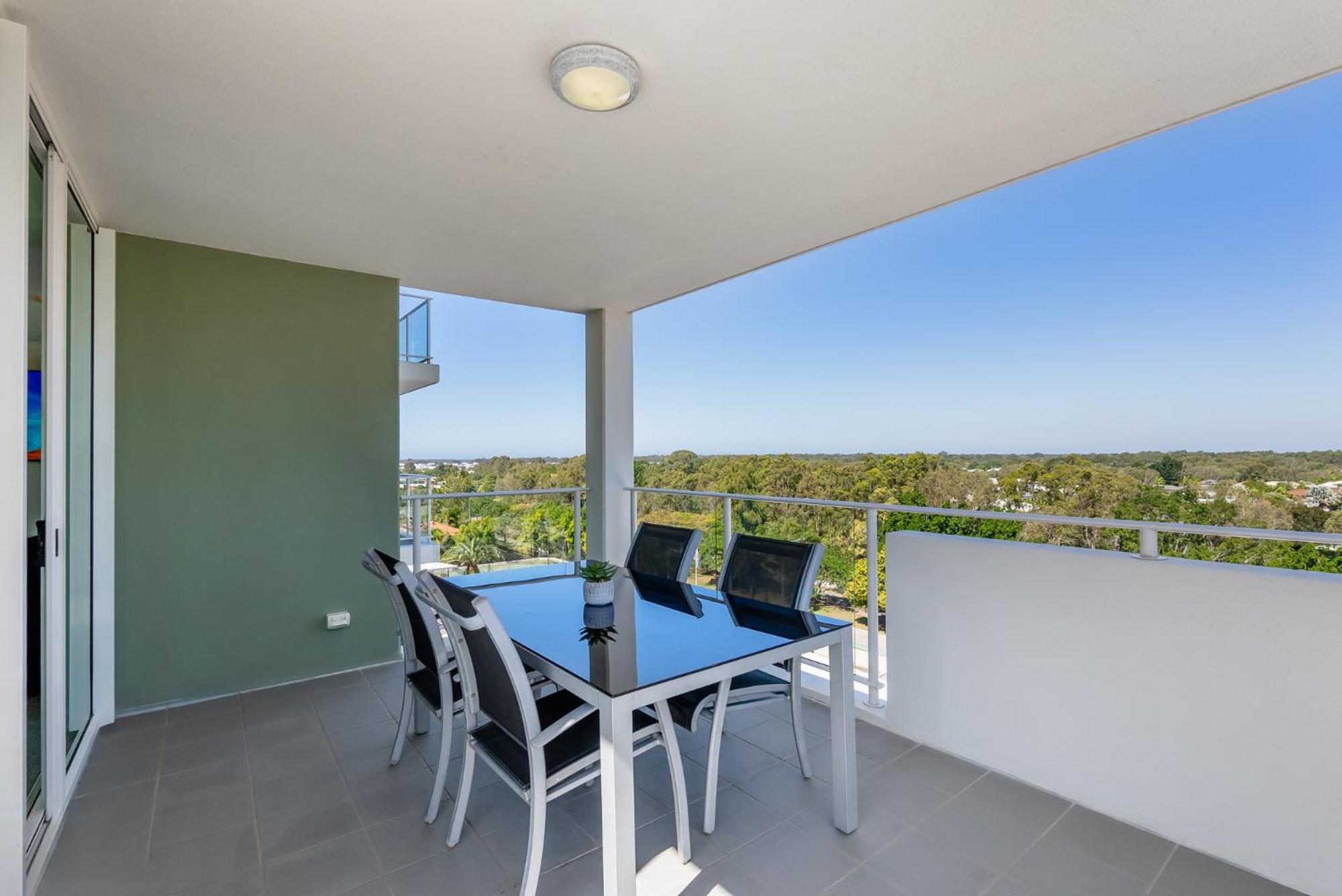 Golfer's Paradise - Pelican Waters