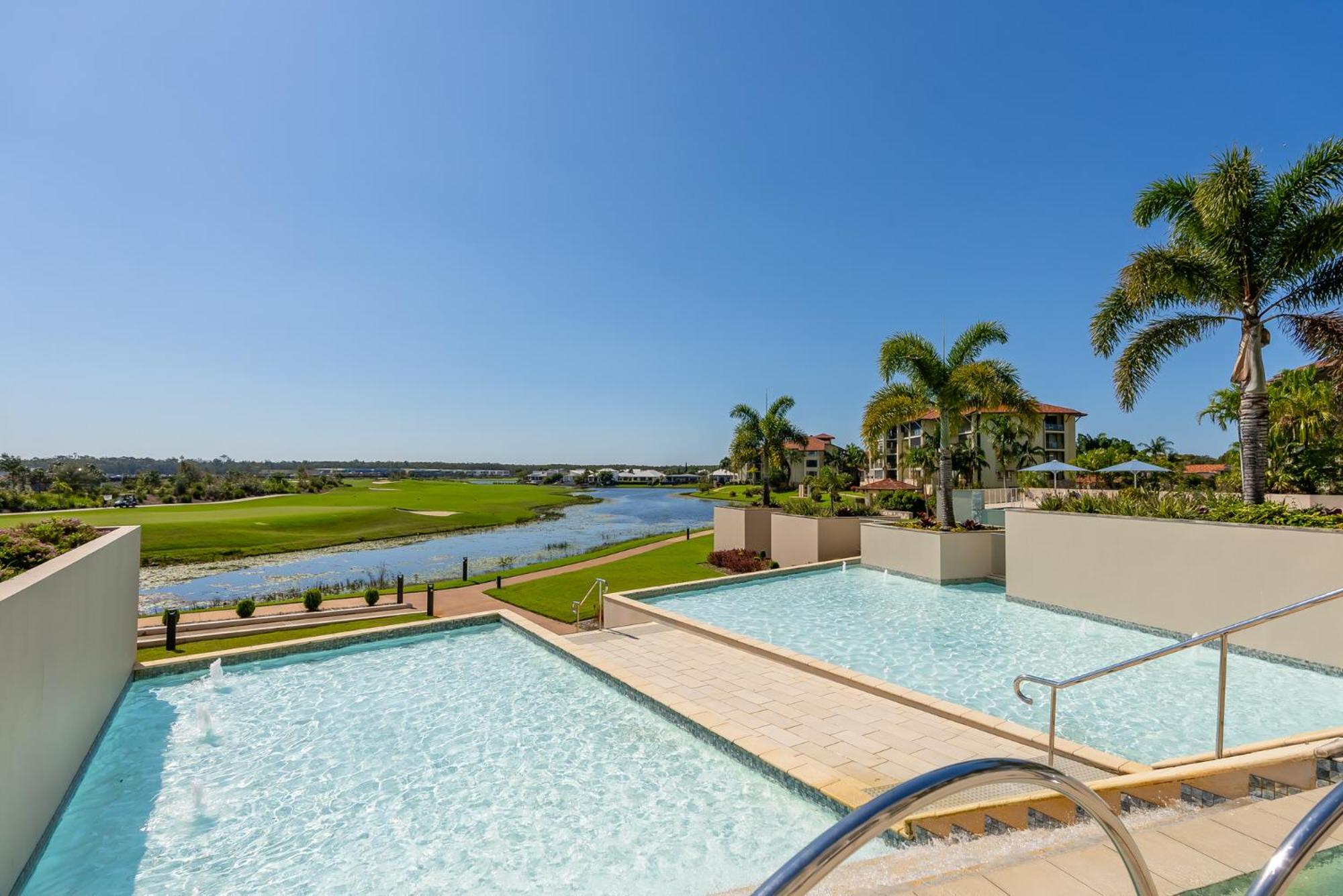 Golfer's Paradise - Pelican Waters