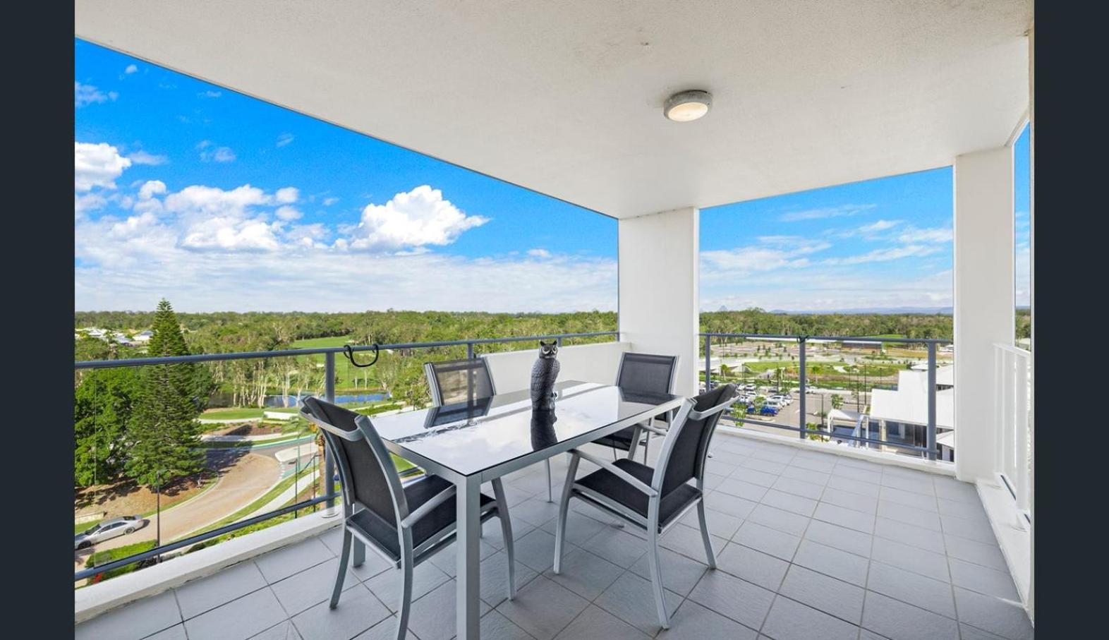 Golfer's Paradise - Pelican Waters
