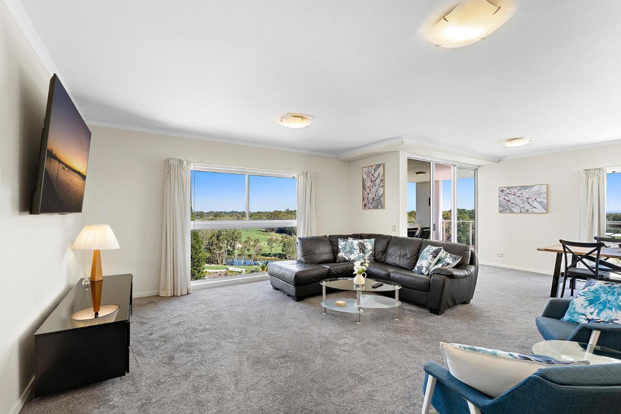 Golfer's Paradise - Pelican Waters
