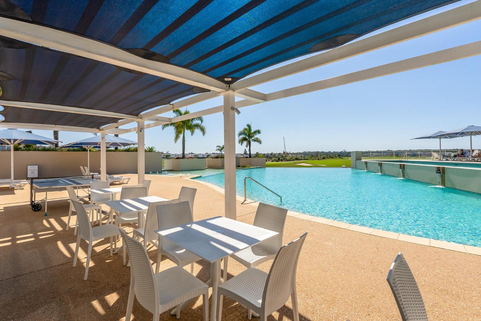 Golfer's Paradise - Pelican Waters