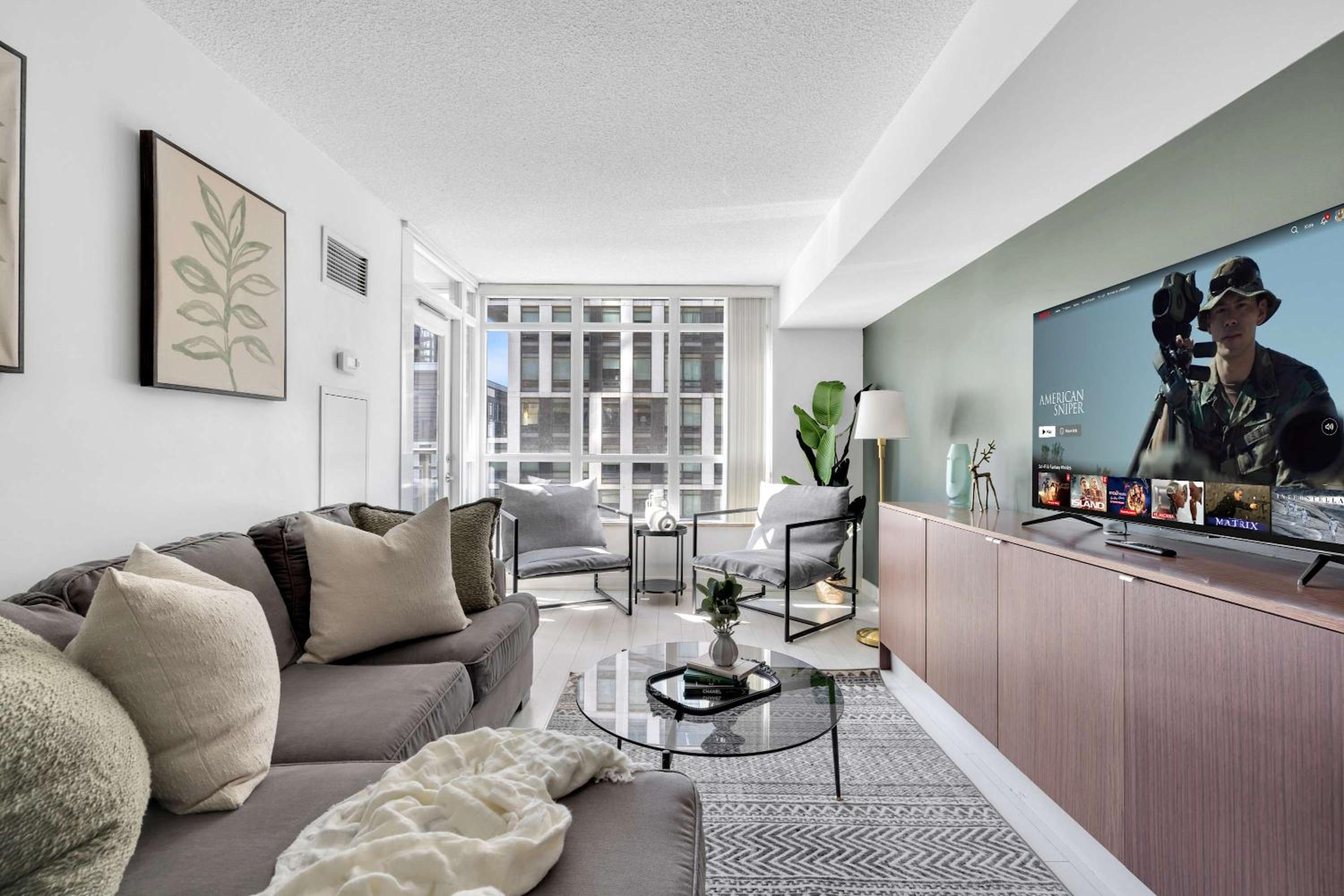 Designer Condo King Bed Free Parking