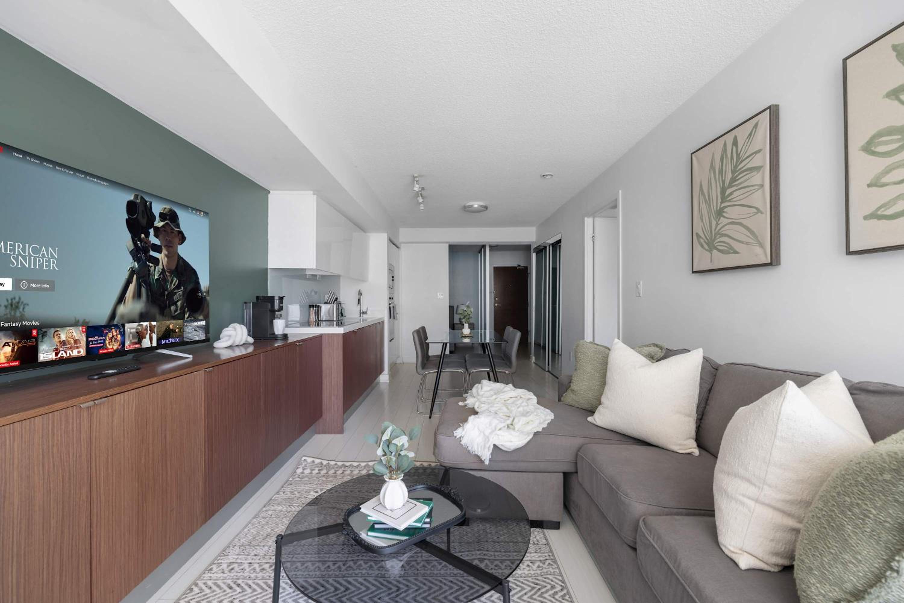 Designer Condo King Bed Free Parking
