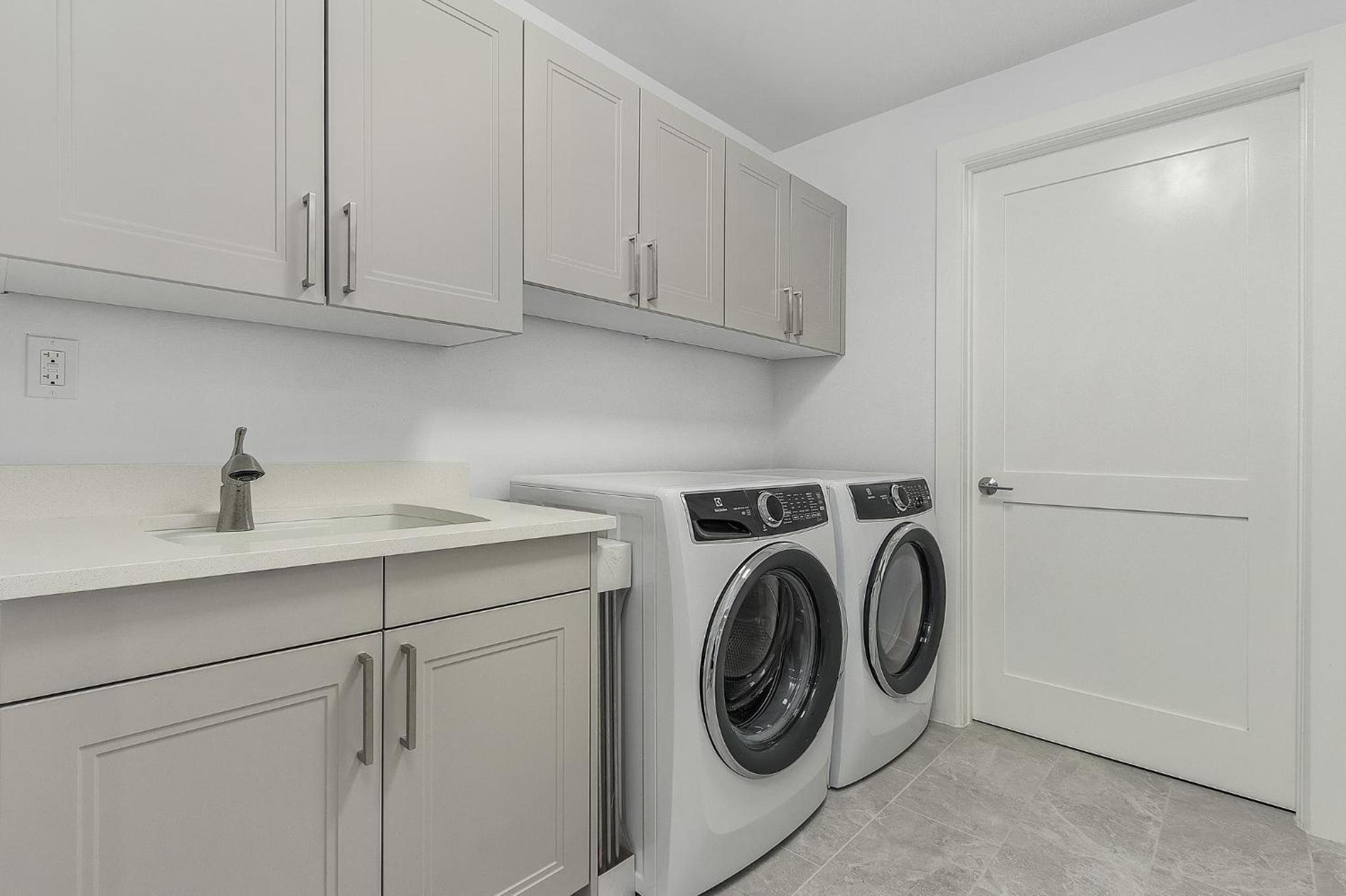Estero Island 3BR with Beach, Pool & Hot Tub view 5