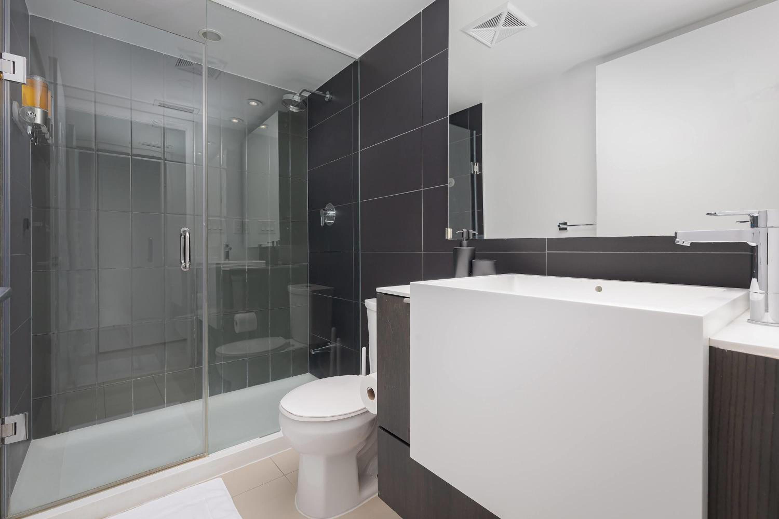Ultimate Family Retreat Steps from Rogers Centre