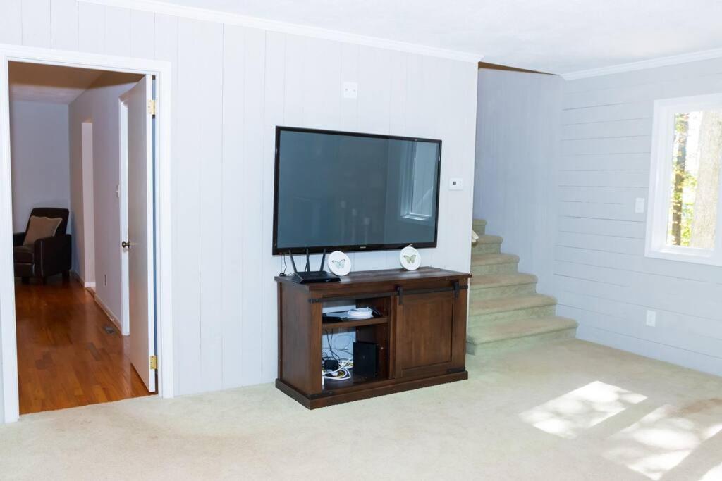 Spacious and Elegant House view 3