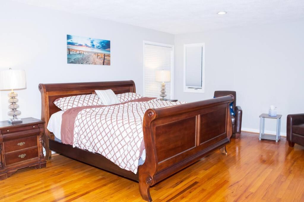 Spacious and Elegant House view 5